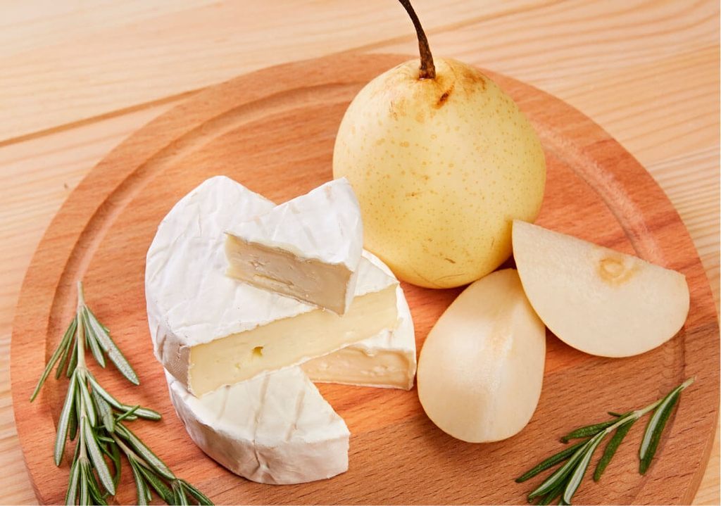 Сыр идеально сочетается с фруктами