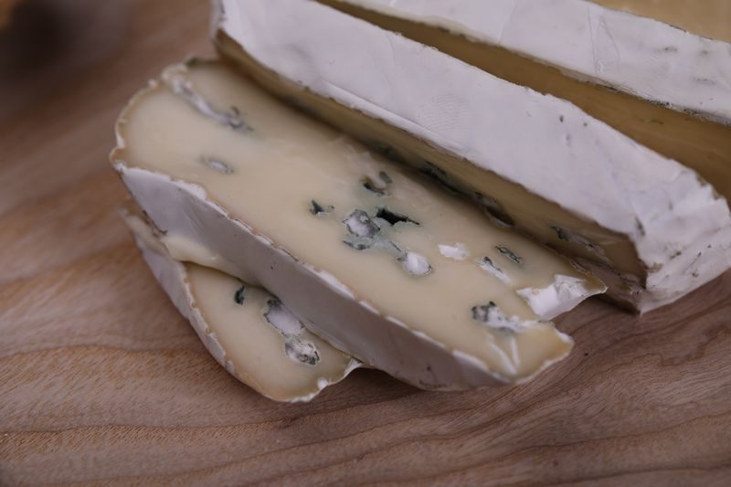 Безопасен ли сыр с плесенью?