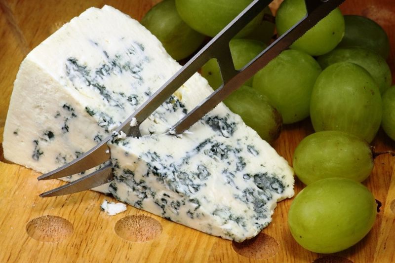 Французский сыр с голубой плесенью. Удовольствие от настоящего деликатеса