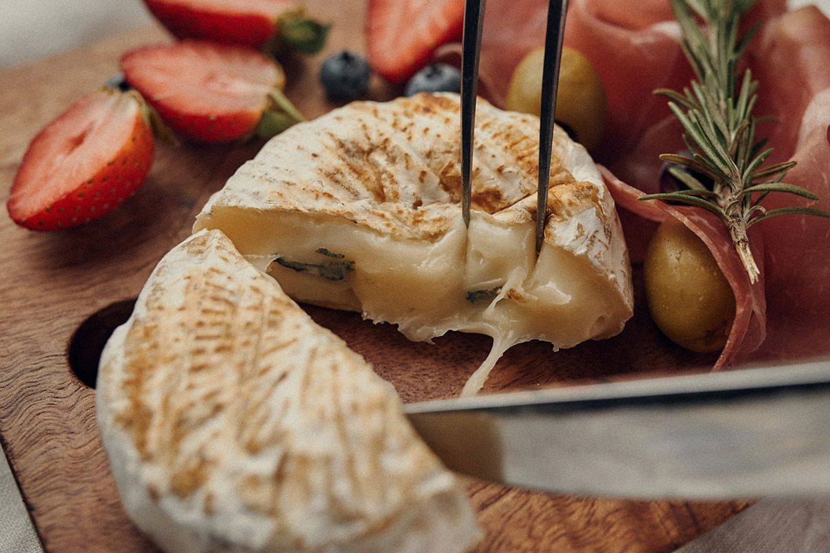 Сегодня делимся с вами рецептом невероятно вкусного блюда, которое можно приготовить в духовке с сыром White Cheese from Zhukovka