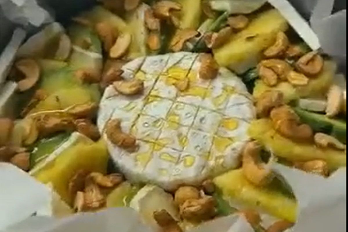 Сыр Камамбер, Бри и ананас – настоящий гастровзрыв вкуса