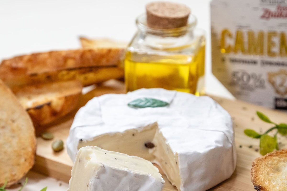 Вы можете любить сыр White Cheese from Zhukovka за восхитительный аромат, а можете за пользу состава…\n