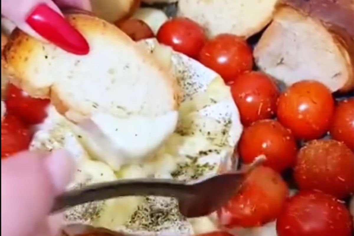 Запеченная закуска с Камамбер — просто, быстро и божественно вкусно