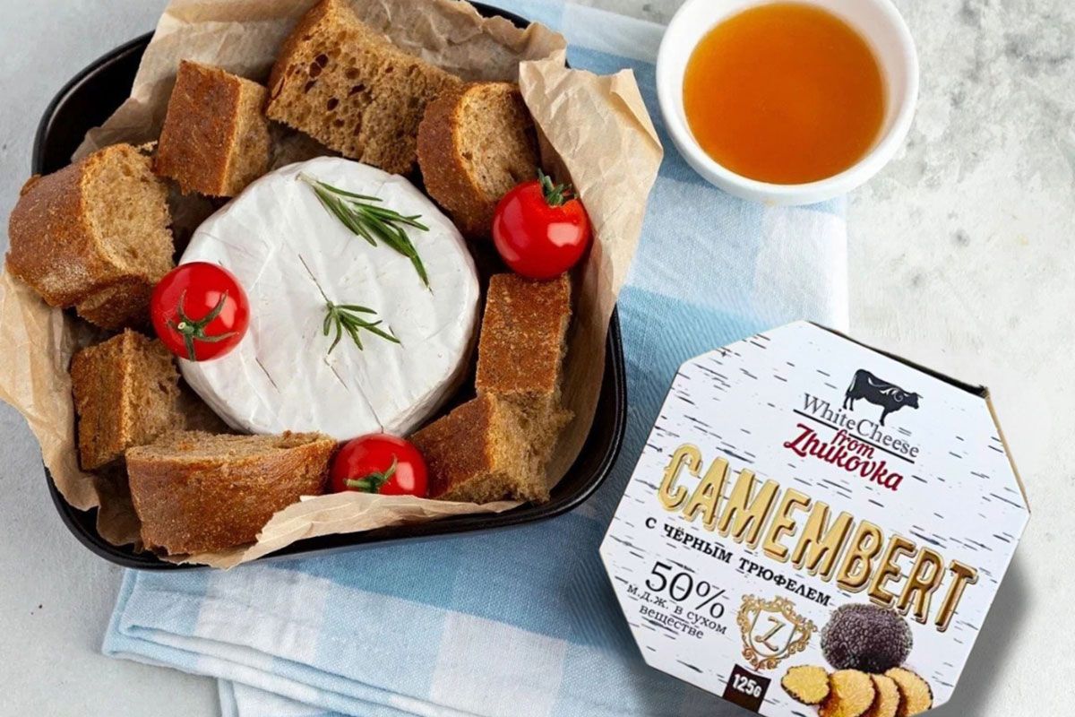 Запекать Камамбер White Cheese from Zhukovka с черным трюфелем — истинное удовольствие для гурманов!